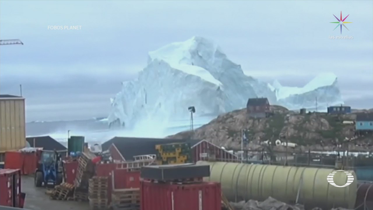 Iceberg amenaza a pequeño poblado en Groenlandia