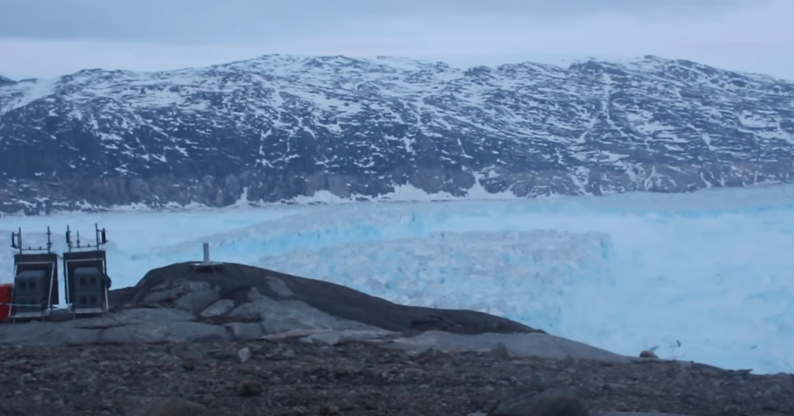 Iceberg de 6 kilómetros se separa de glaciar en Groenlandia
