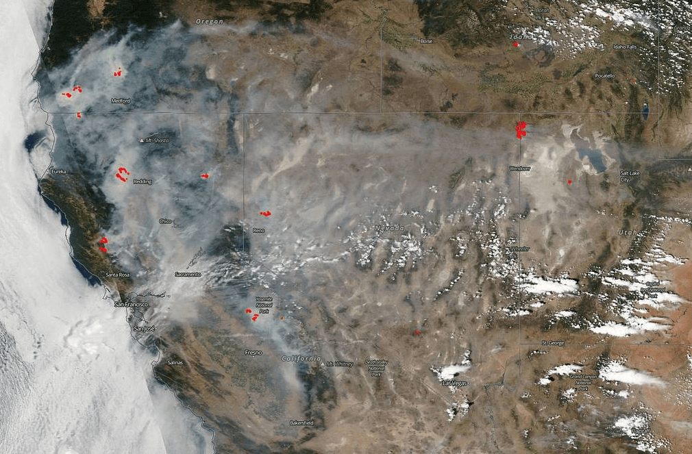 Desalojan a más de 10 mil personas por incendios forestales en California