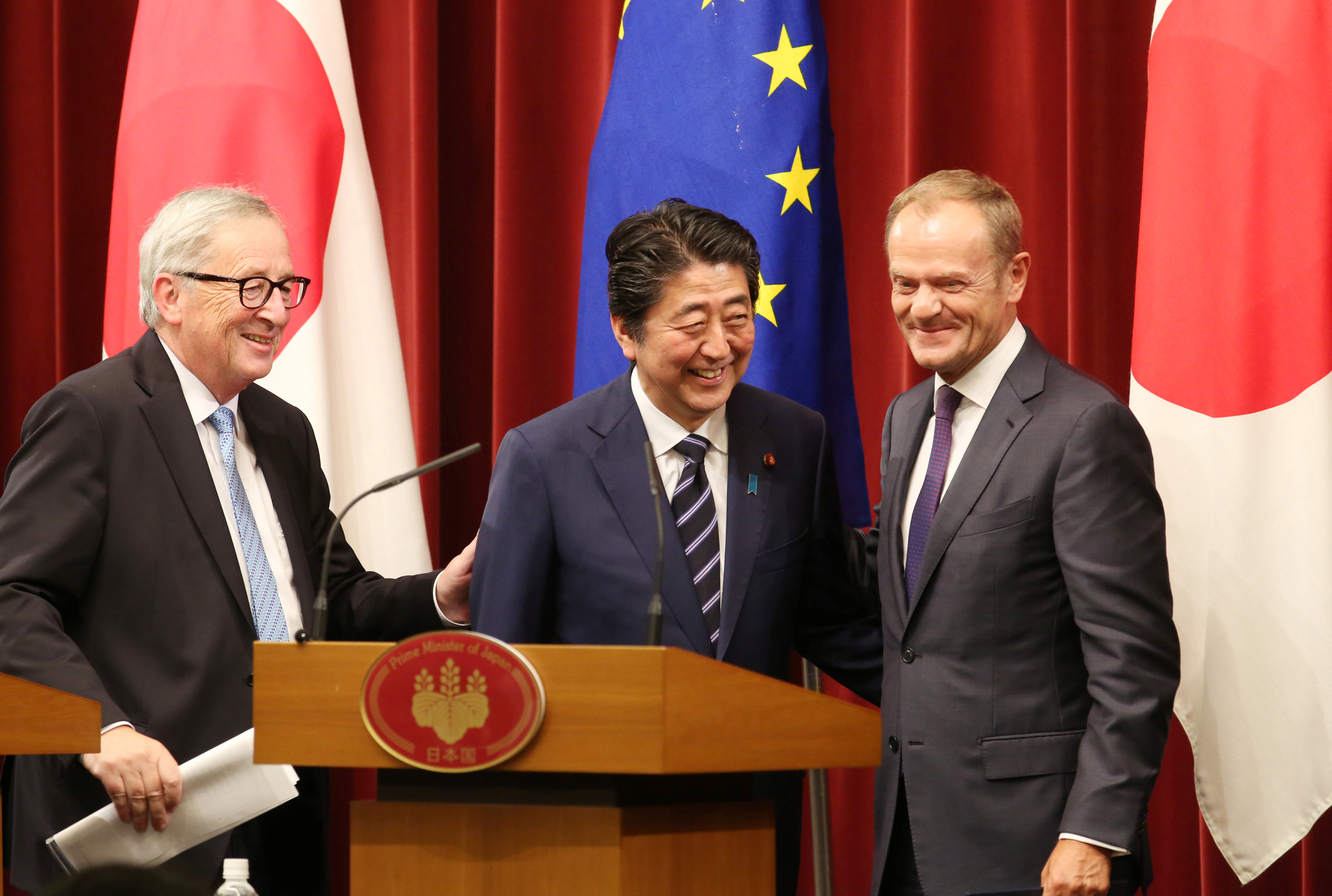 Japón y Unión Europea firman tratado de libre comercio
