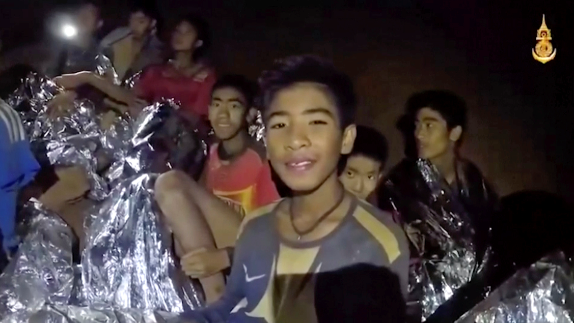 Jóvenes tailandeses atrapados en cueva aprenden a bucear