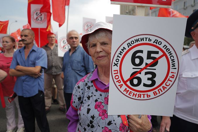 Detienen a organizador de protestas contra la reforma de pensiones en Rusia