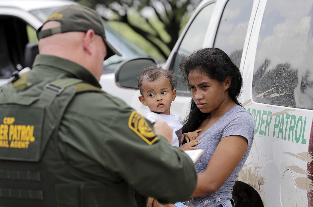 Juez ordena Estados Unidos entregar lista niños migrantes
