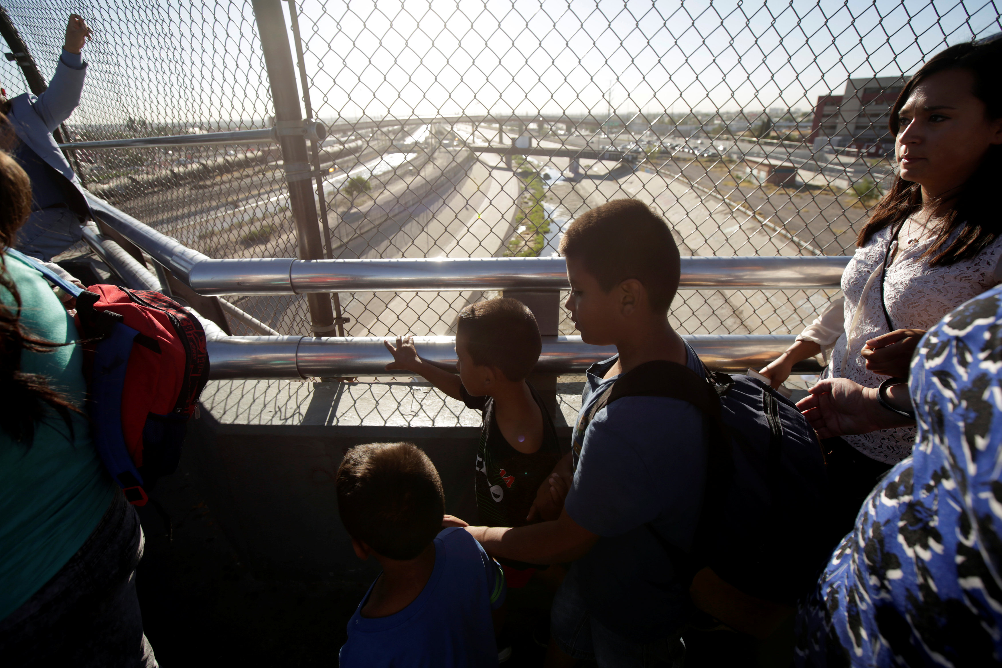 Juez ordena revisar solicitantes de asilo de inmigrantes en Estados Unidos