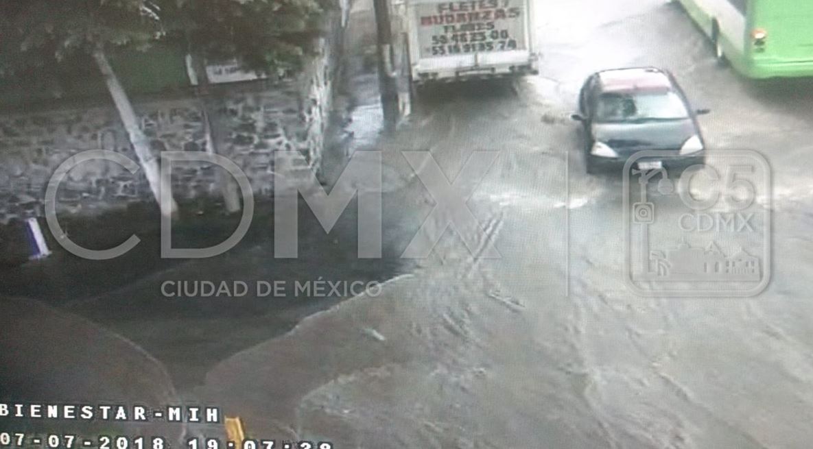 Se registra granizo y encharcamientos en Ciudad de México