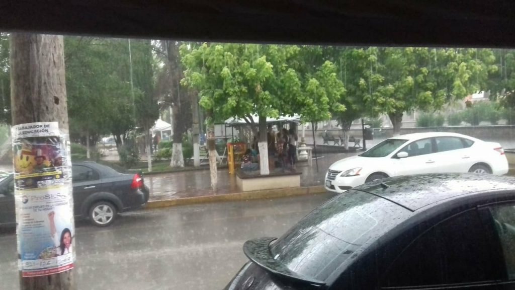 Lluvias en Nuevo León dejan viviendas dañadas e inundaciones