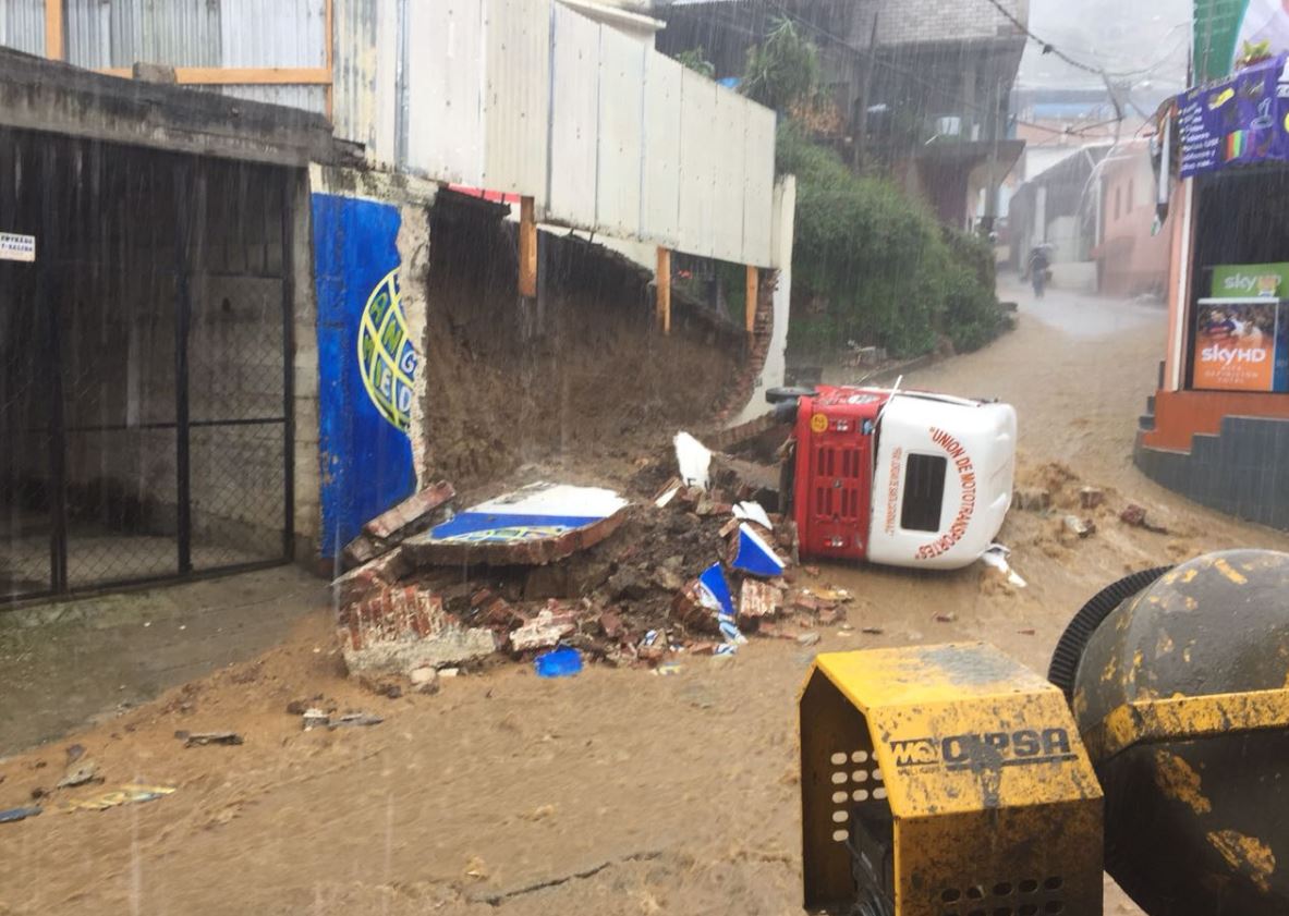 Lluvias dejan un lesionado y daños materiales en Oaxaca