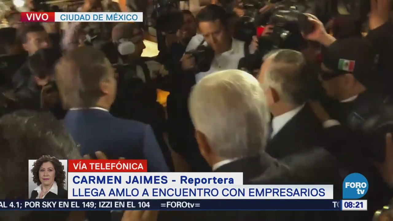 López Obrador llega a reunión con miembros del CCE