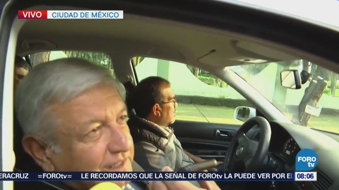 López Obrador se dirige a reunión con miembros del CCE
