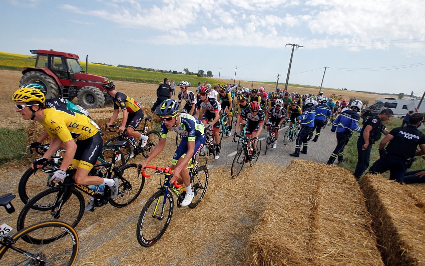 Manifestación de agricultores detiene el Tour de Francia