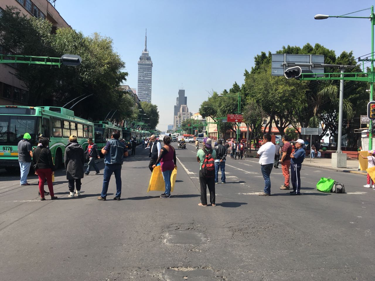 Manifestación afecta tránsito en Eje Central Lázaro Cárdenas, CDMX