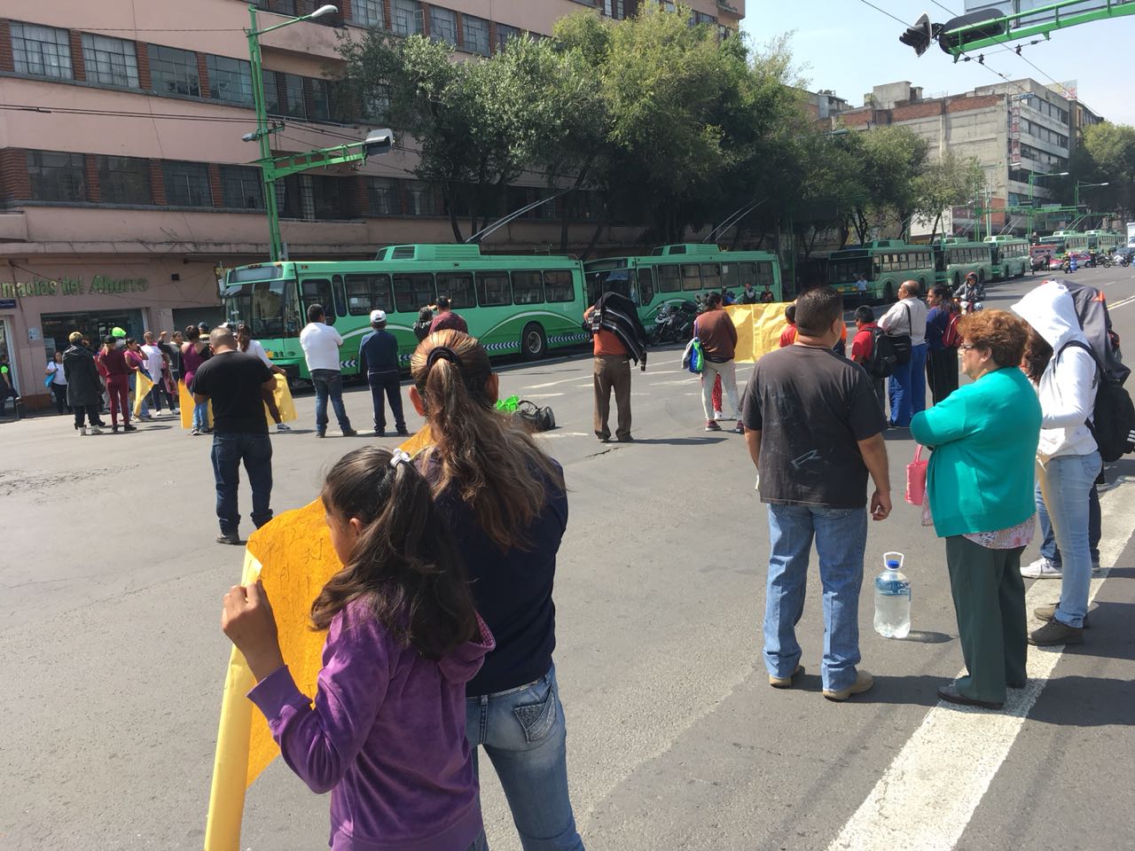 Manifestación afecta tránsito en Eje Central Lázaro Cárdenas, CDMX