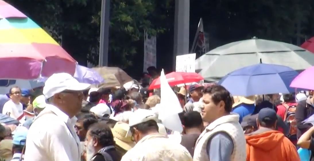 Manifestantes bloquean calzada Chivatito, en CDMX