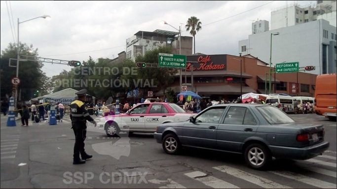 Permanece cerrada por manifestantes avenida Bucareli, CDMX