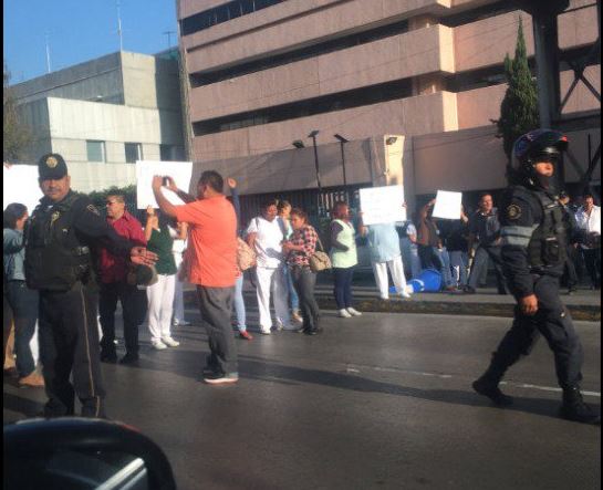 Protestan en Hospital de La Raza por inseguridad
