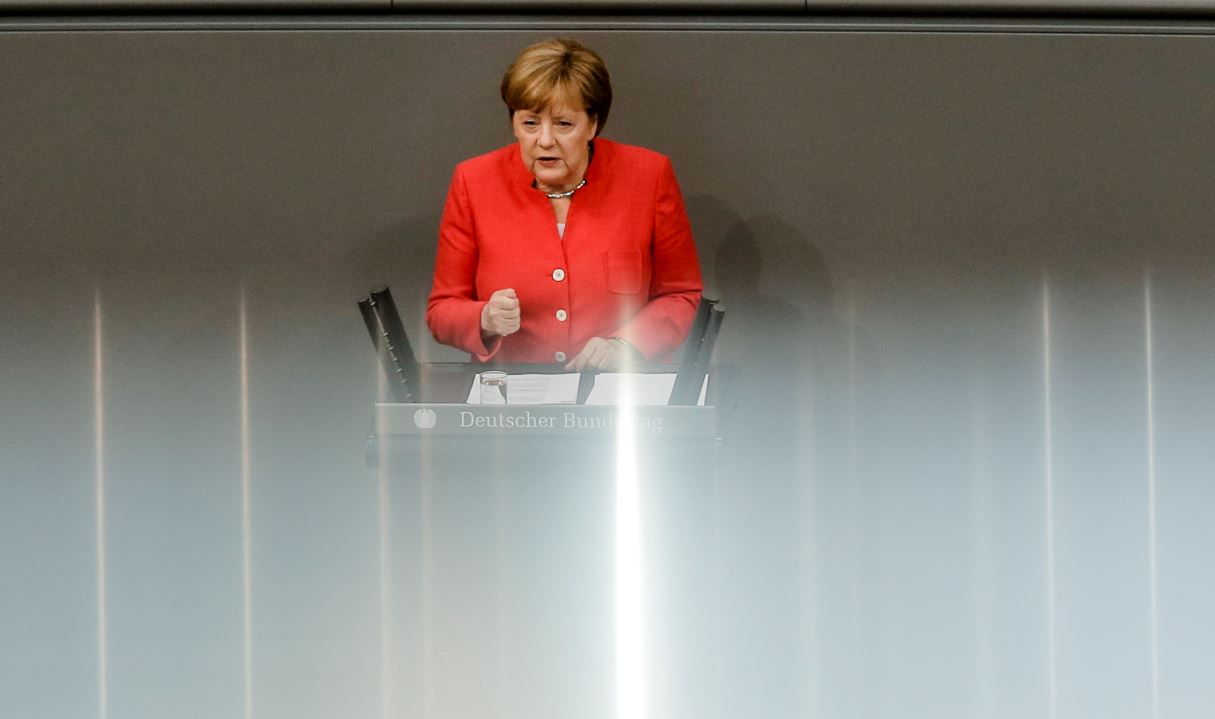 Merkel apoyaría rebajar aranceles europeos sobre autos de EU