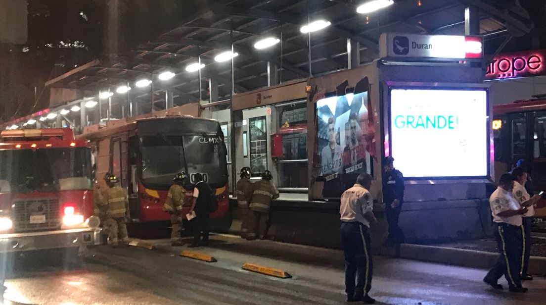 se incendia unidad metrobus avenida insurgentes