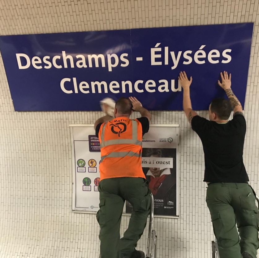 metro paris rebautiza seis estaciones honor bleus