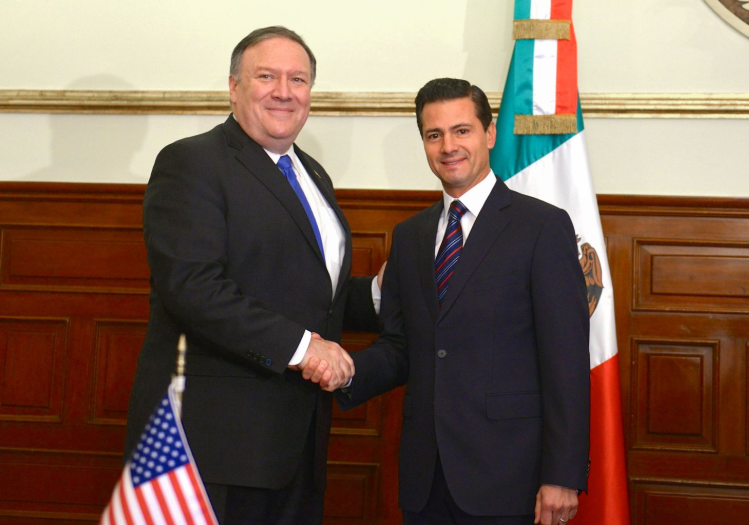 Peña Nieto pide a Pompeo la reunificación de familias migrantes