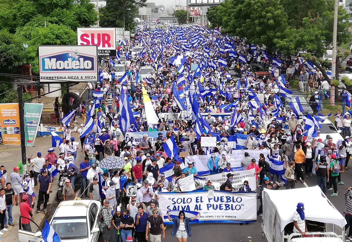 Miles de estudiantes marchan en Nicaragua y exigen renuncia de Ortega