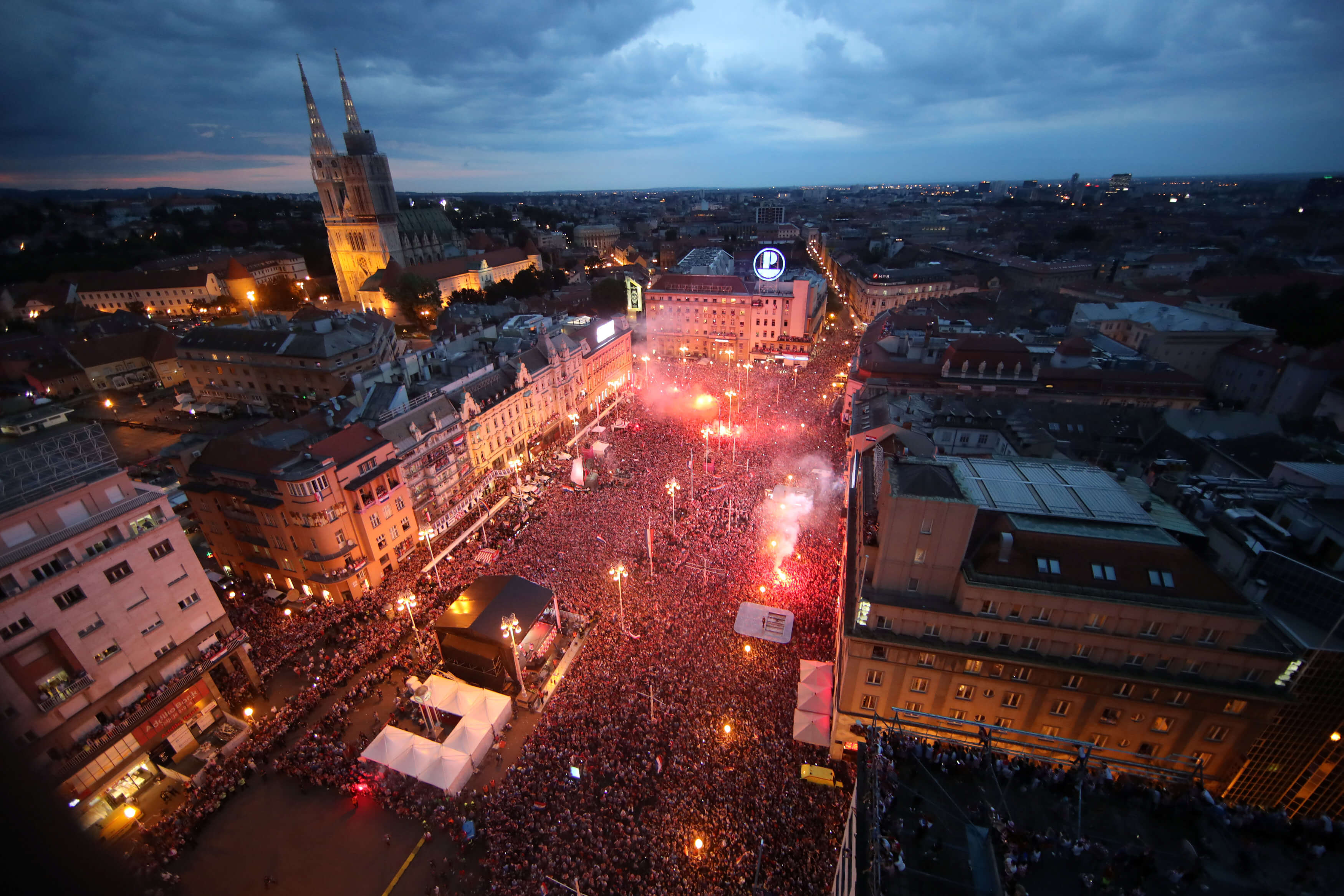 Miles festejan con seleccionados croatas en Zagreb