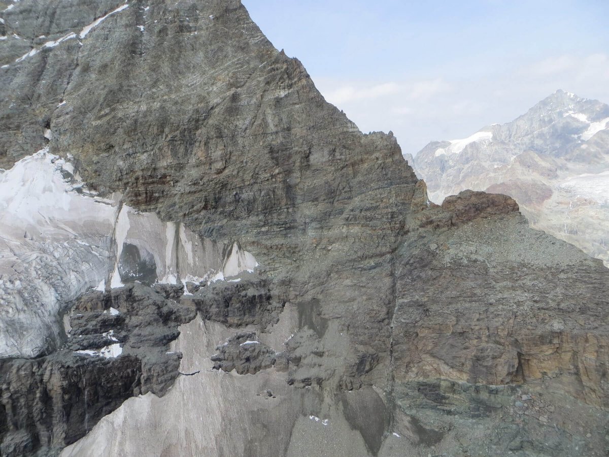 Cadáveres hallados en los alpes suizos en sus glaciares
