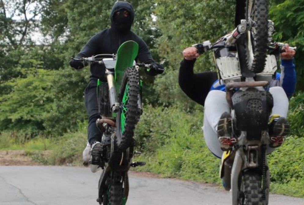 Francia castigará los rodeos urbanos en motos
