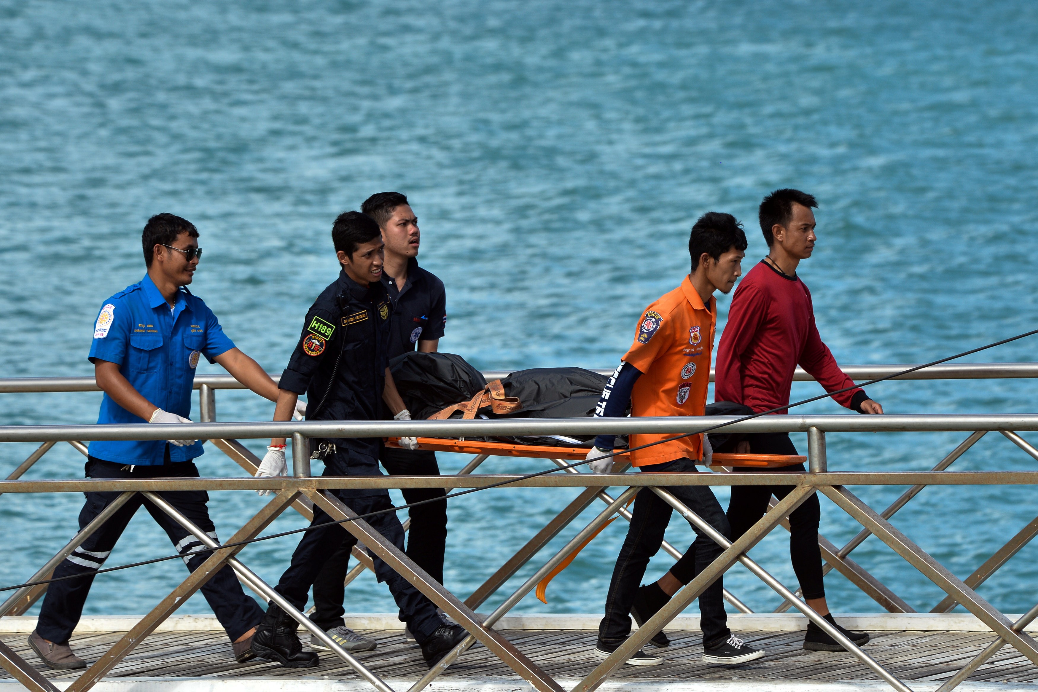 Naufragio en Tailandia deja al menos 21 muertos