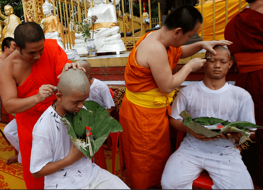 Niños tailandeses rescatados se ordenan como monjes budistas. (AP)