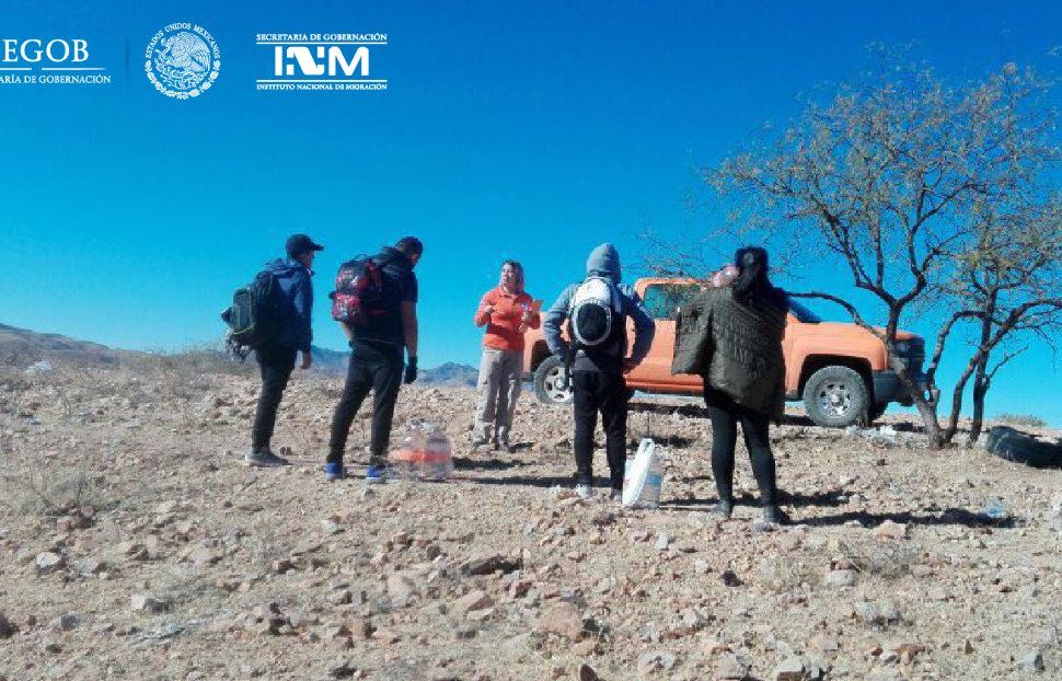 Autoridades en Sonora apoyan a migrantes en su paso hacia EU