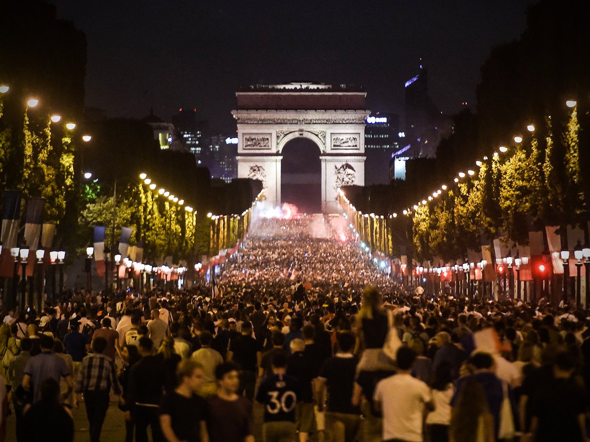 París Francia celebra pase final Mundial Rusia 2018
