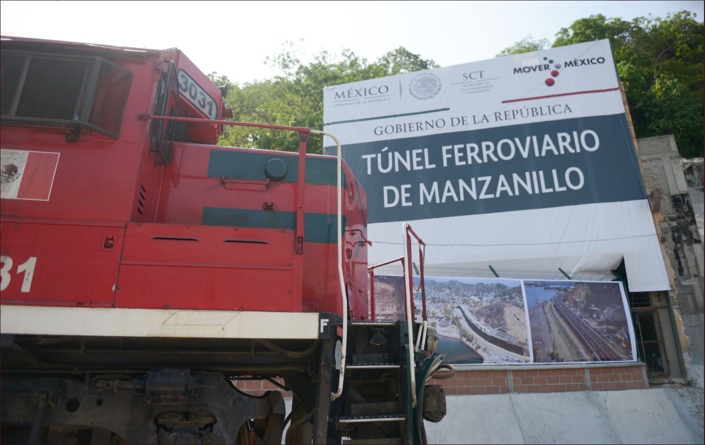 Peña Nieto inaugura obra ferroviaria en Manzanillo, Colima