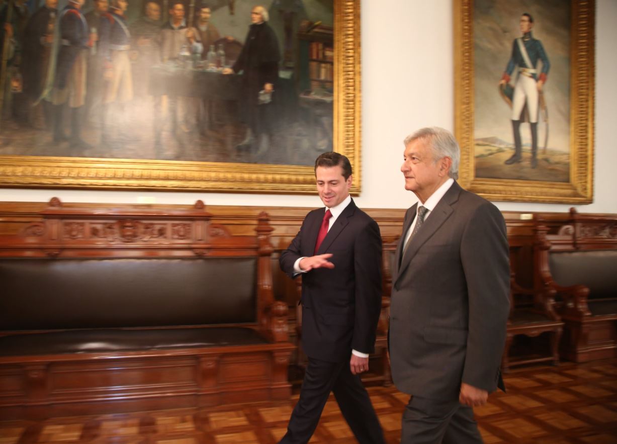 AMLO llega a Palacio Nacional para reunión con Peña Nieto