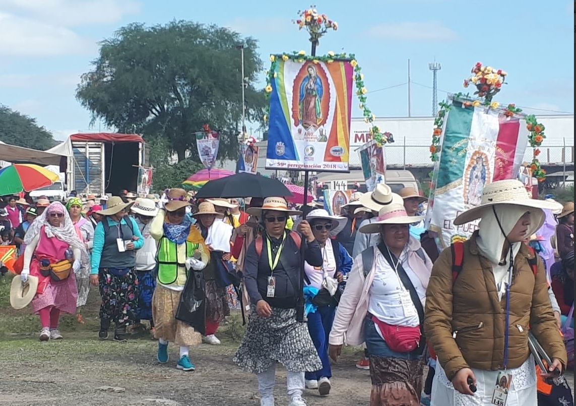 Avanzan peregrinos Querétaro hacia Basílica de Guadalupe