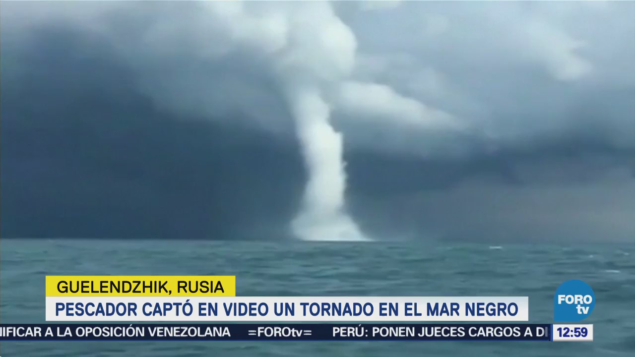 Pescador capta tornado sobre aguas del Mar Negro