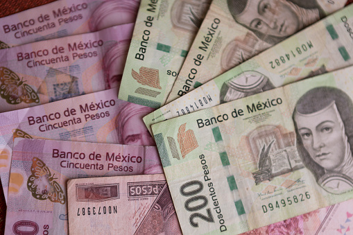 Peso mexicano pierde 0.16%, dólar cotiza a 19.48
