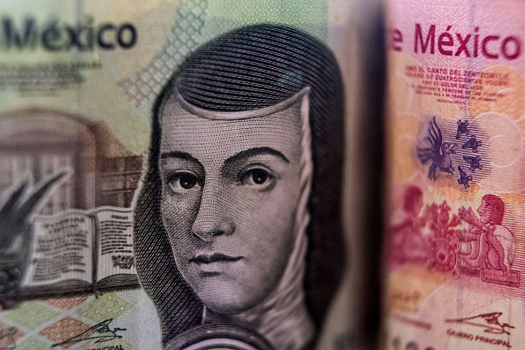 Peso mexicano se aprecia por repliegue del dólar a 18.96