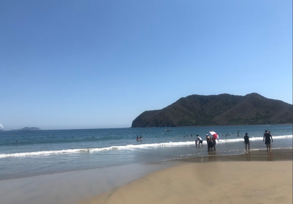 Suman cuatro muertos por marejadas en playas de Manzanillo, Colima