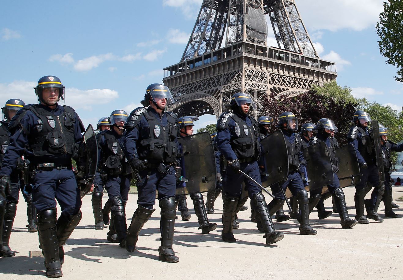 París cerrará la torre Eiffel y se blindará para Copa