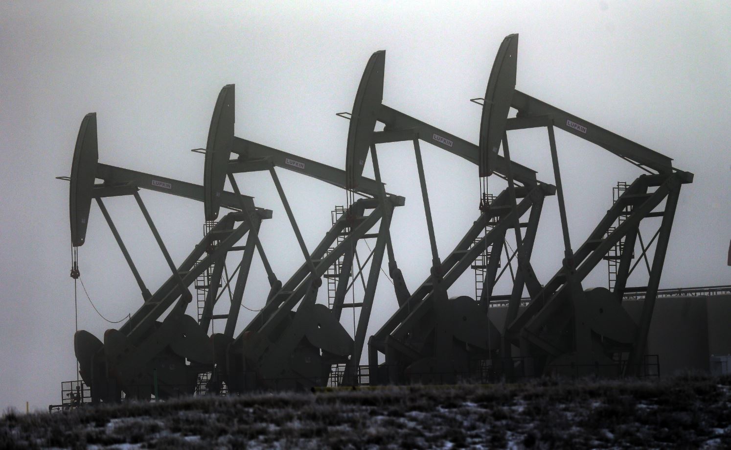 Precio del petróleo Brent pierde 0.45%, WTI sube 0.19%