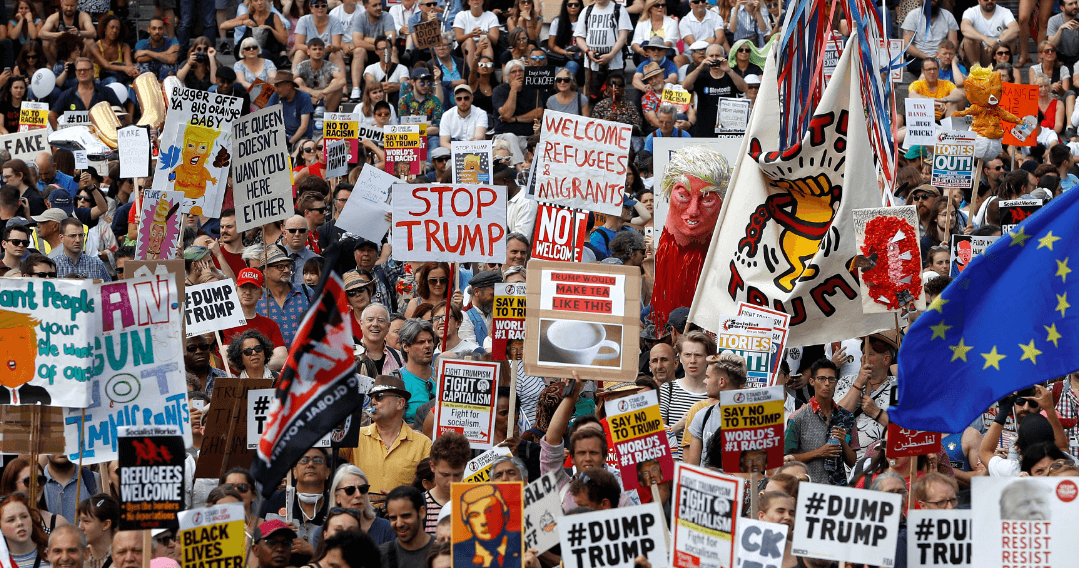 Miles marchan en Londres en protesta por la visita de Trump