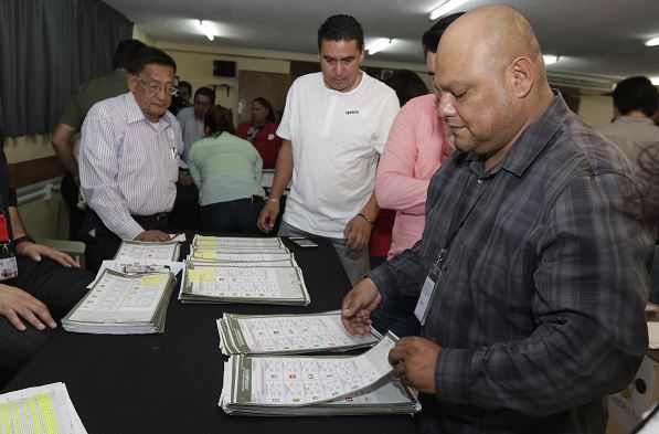 Fepade analiza documentos electorales de incidente en Puebla