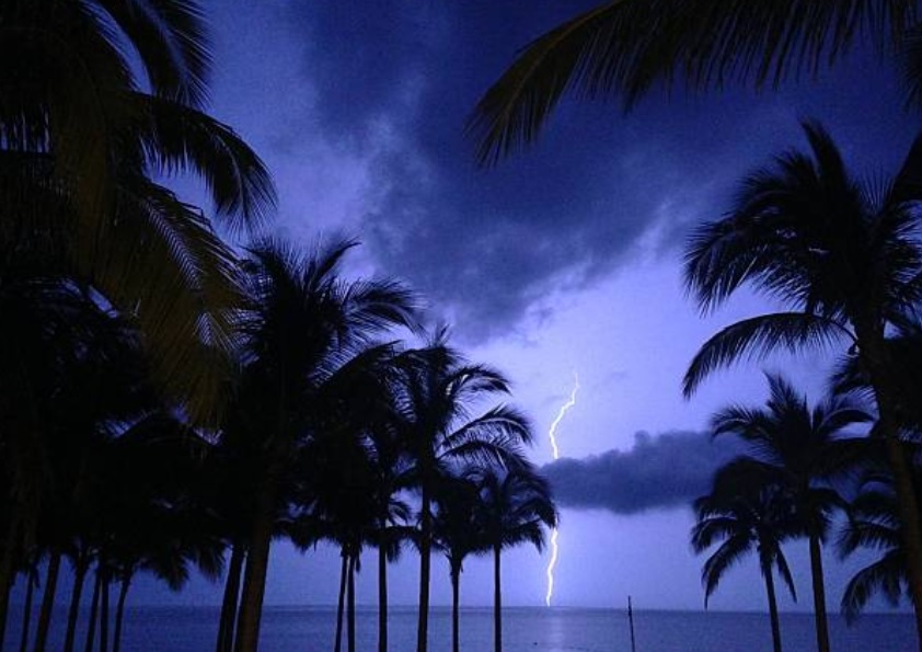 SMN prevé noche de tormentas con descargas eléctricas en México