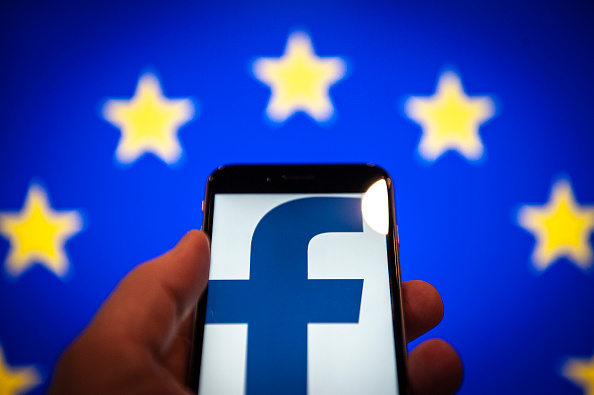Regulador británico multa Facebook no proteger informació