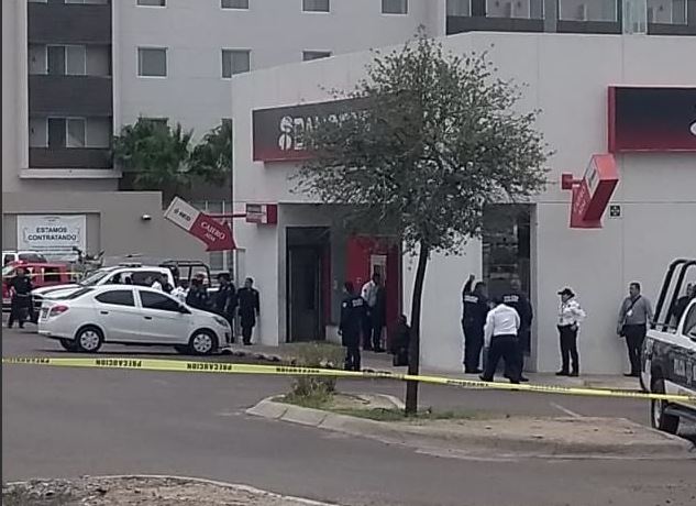 Reportan toma de rehenes durante asalto a banco en Hermosillo