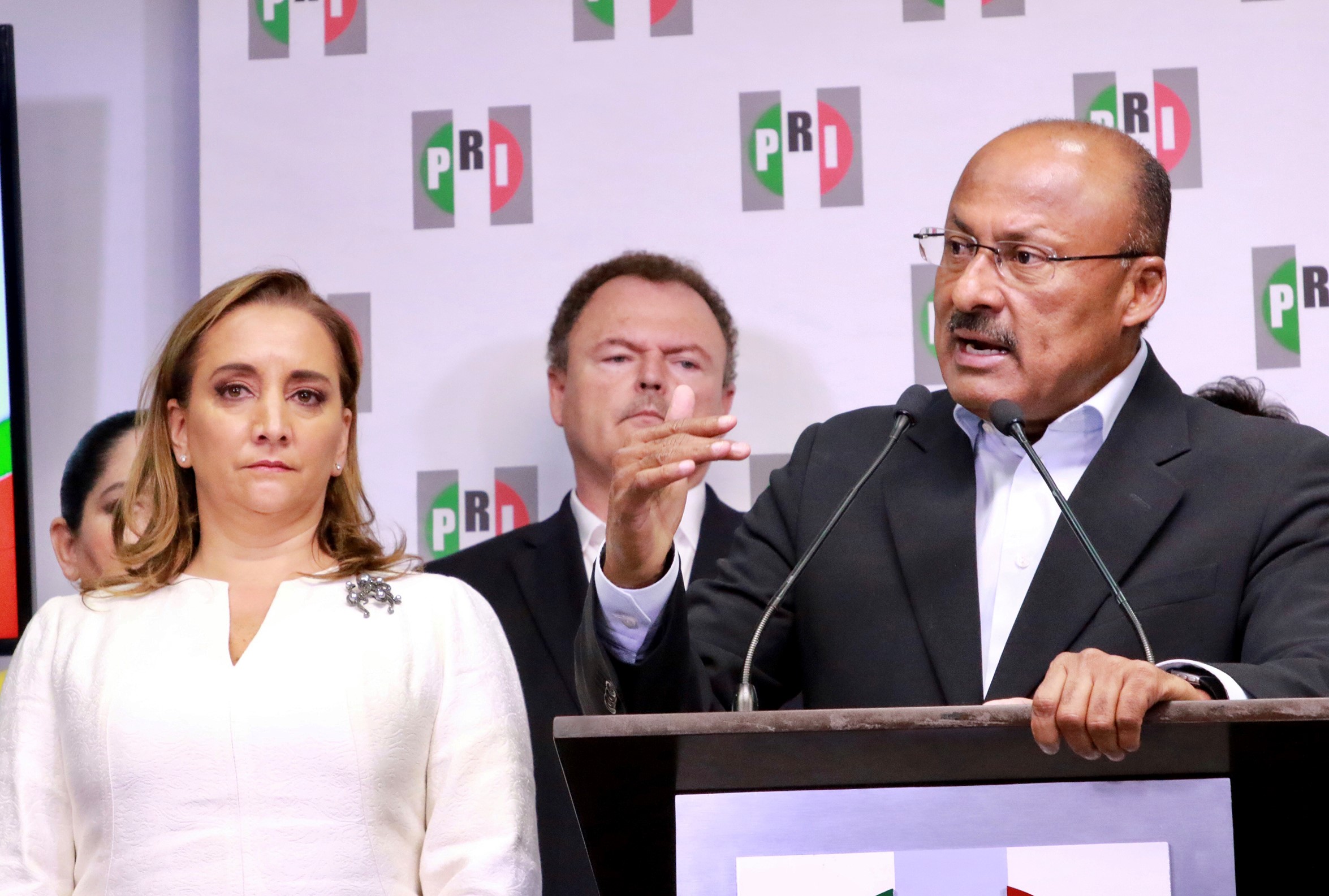 René Juárez Cisneros renuncia a dirigir el PRI