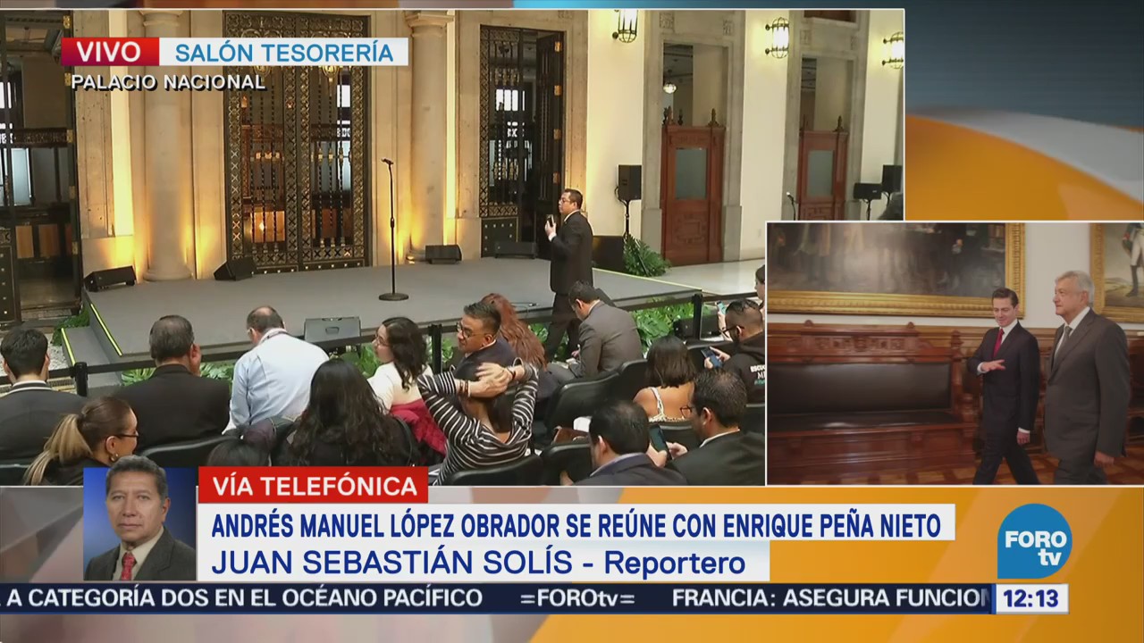 Reporteros esperan mensaje de López Obrador en Palacio Nacional