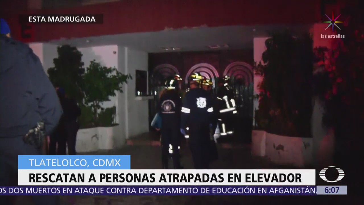 Rescatan a cinco personas atrapadas en elevador de edificio en Tlatelolco