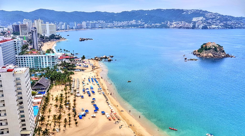 Mar de fondo provoca alto oleaje en costas de Acapulco