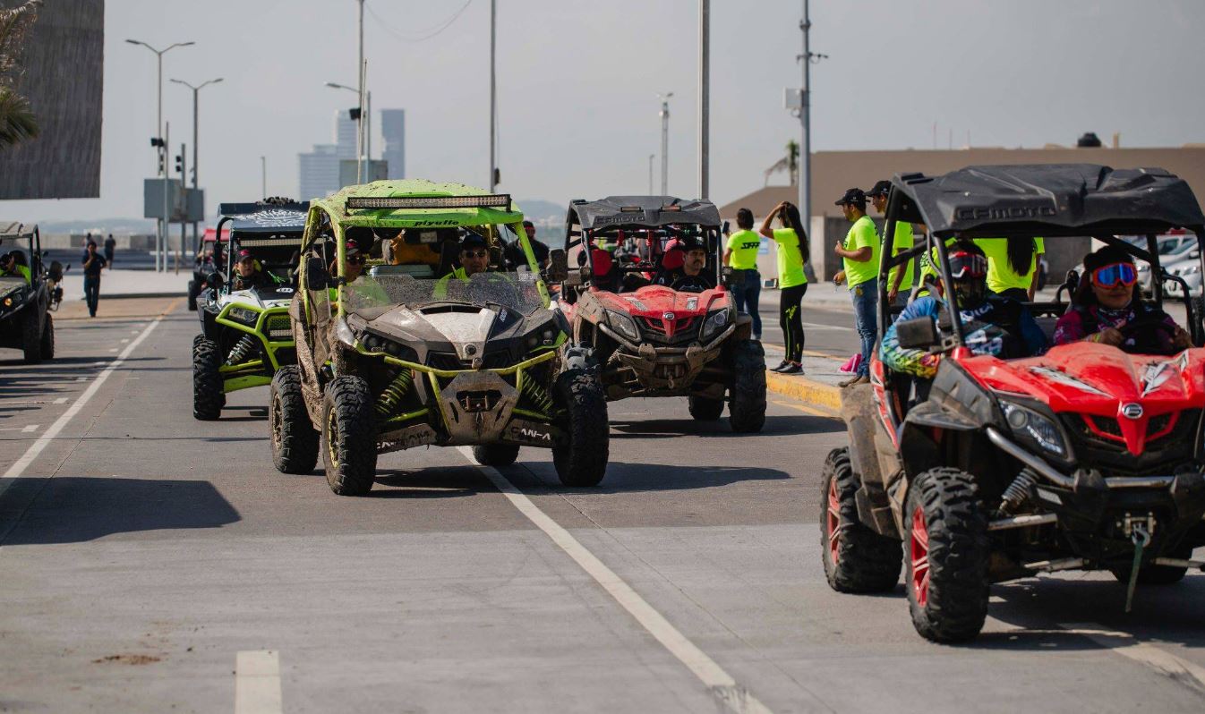 Más de 30 vehículos participan en deporte extremo en Boca del Río